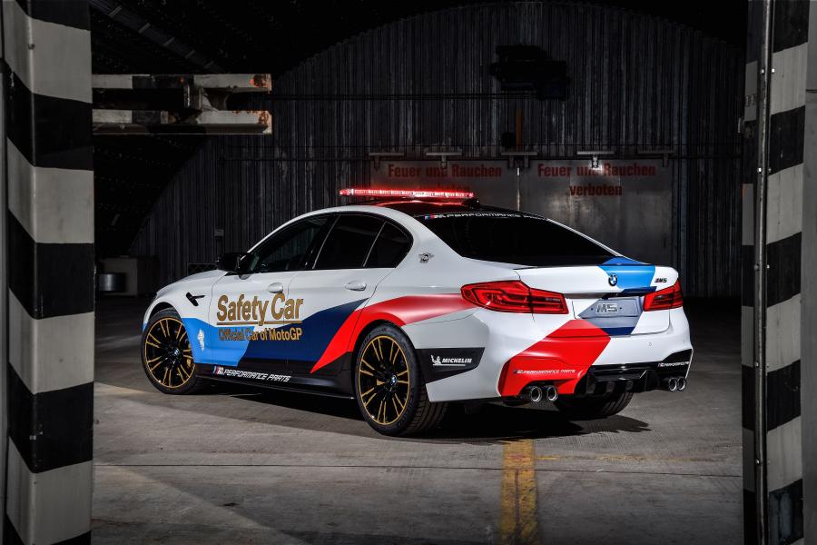  BMW M5 MotoGP Safety Car (F90) 2018 года  (фото 15 из 56)